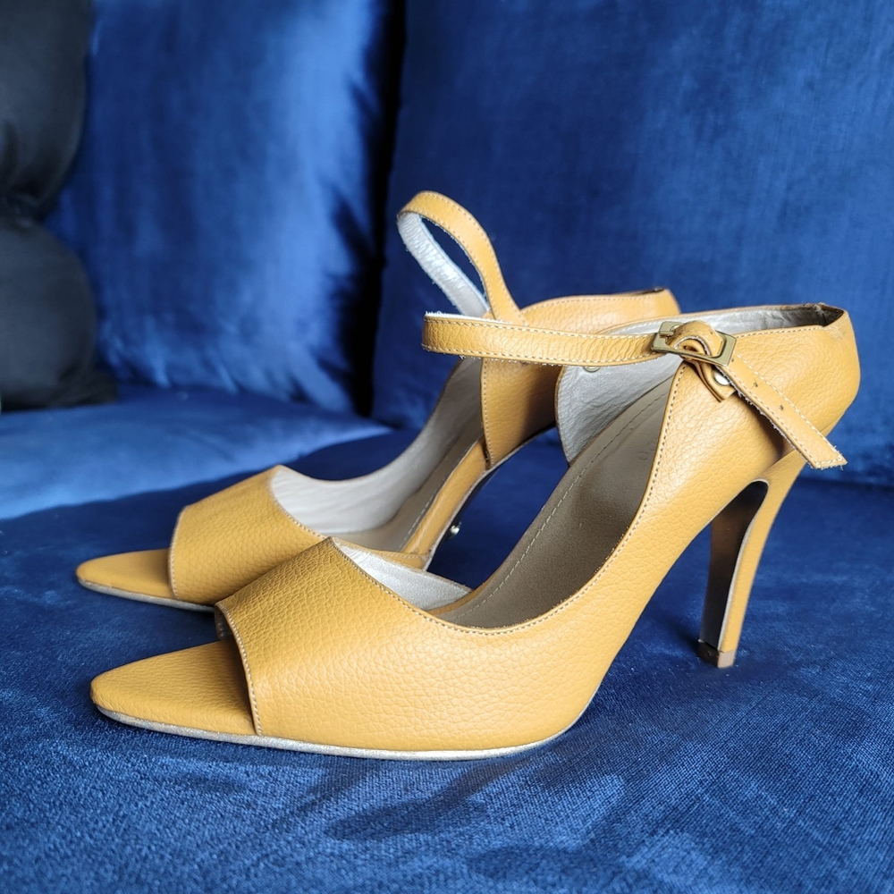 Rei Giraldo Yellow Leather Pumps